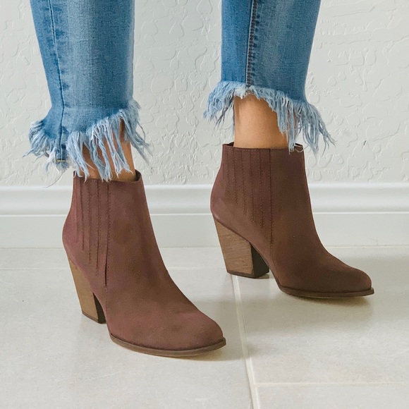 NIB Red Wine Distressed Leather Ankle Boots - Picture 5 of 8